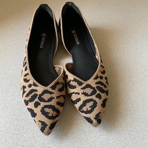 NWOB Vivaia Pointed Toe Flat Recycled Material, Washable